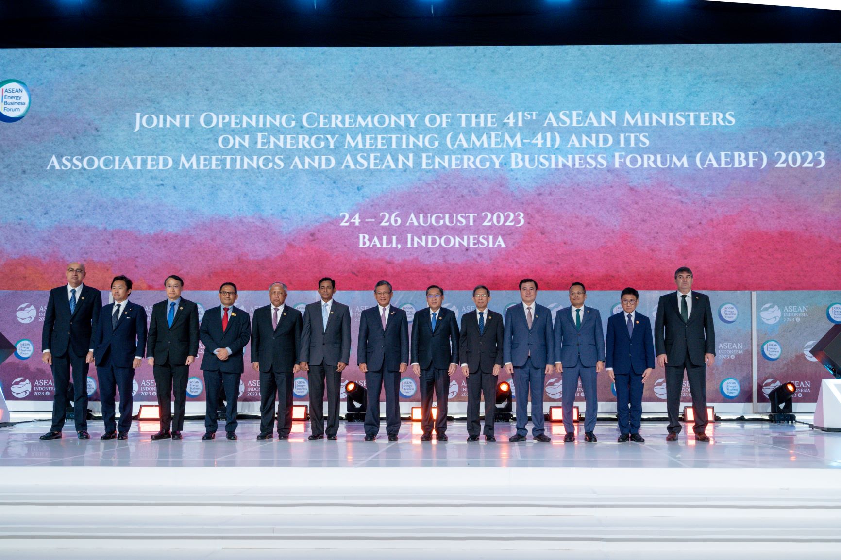 https://highend-traveller.com/asean-energy-business-forum-2023-officially-opens-collaboration-to-drive-energy-progress/